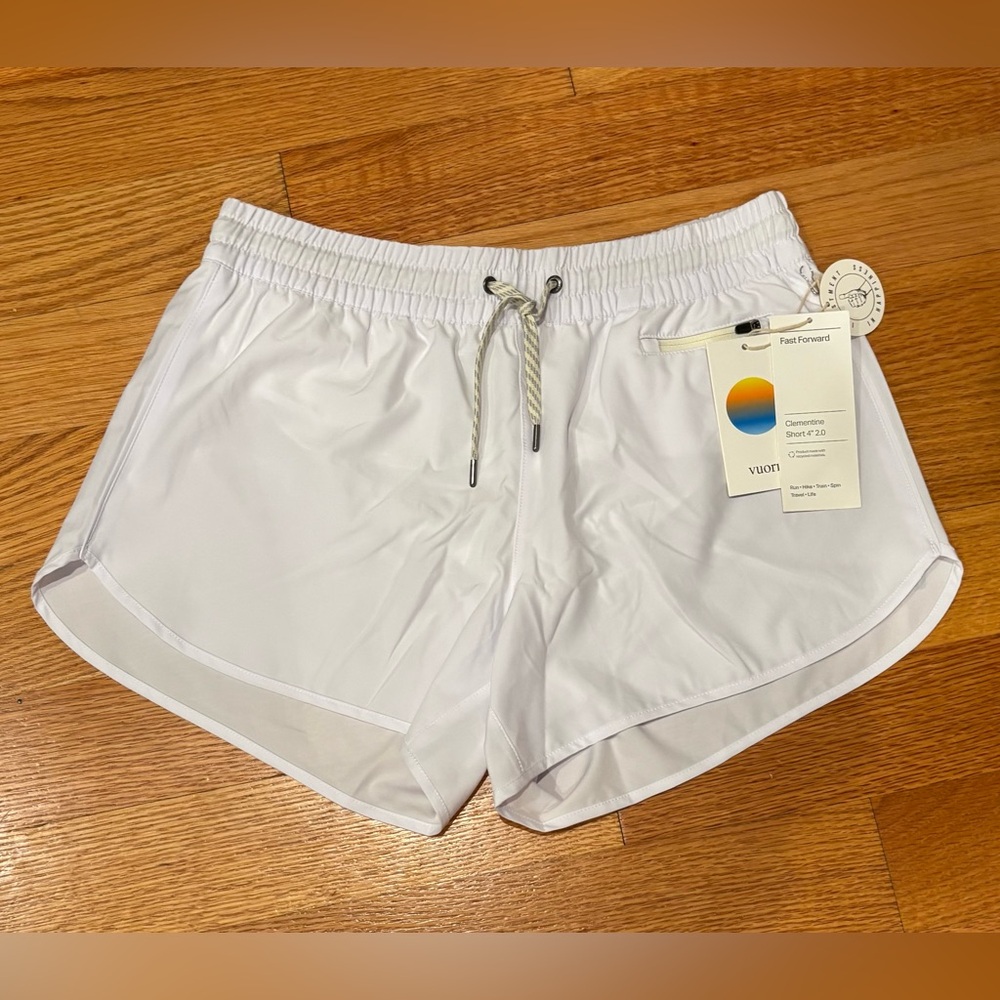 White Vuori Clementine 2.0 Shorts 4” size Large